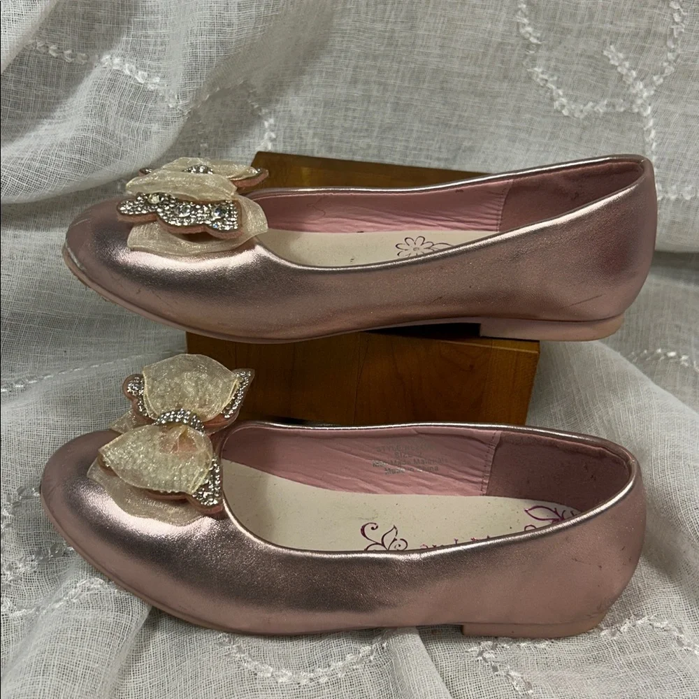 Nanette Lepore sparkly butterfly- bow flats stamped sz 2